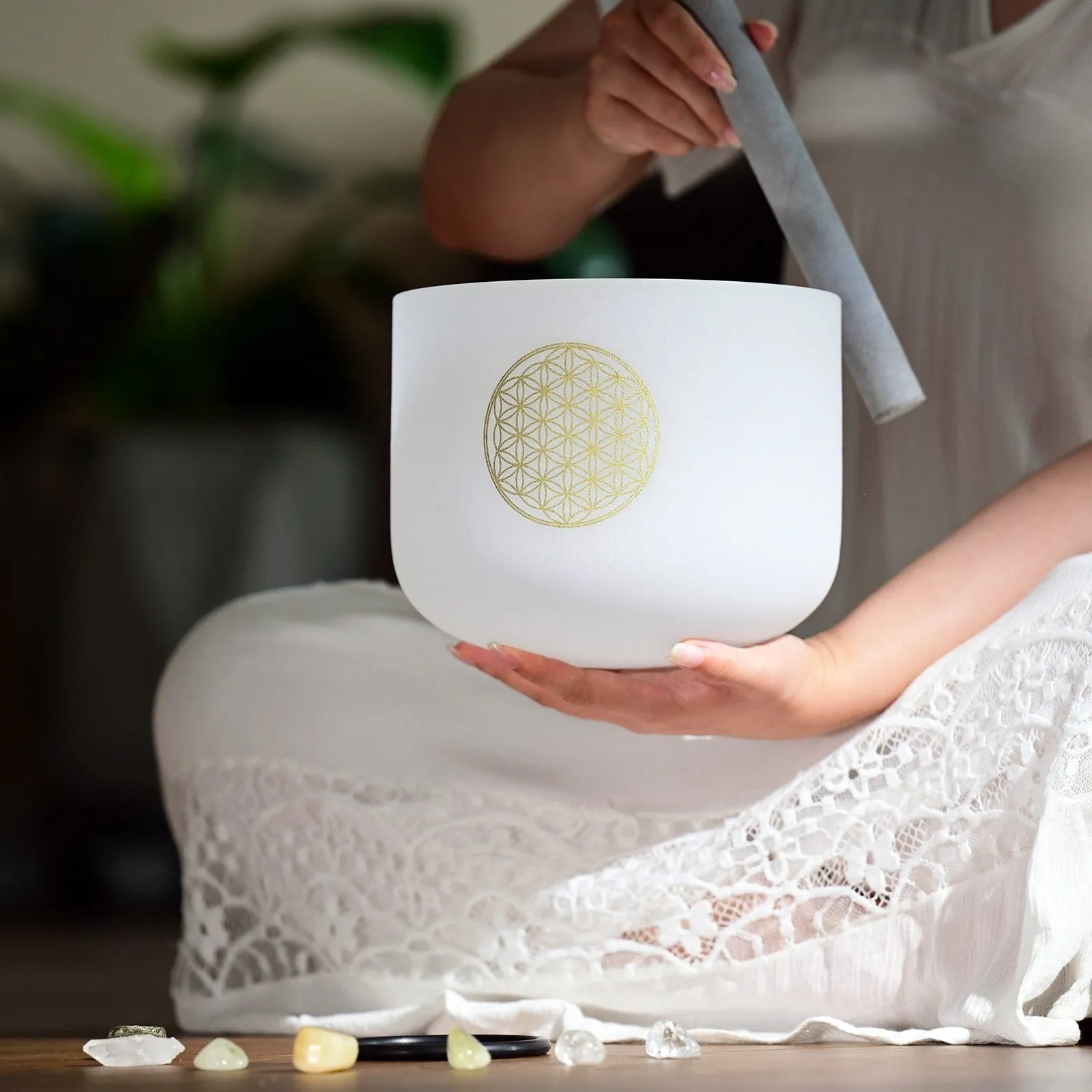 Harmonize Your Mind and Body with our 8-Inch Frosted Quartz Crystal Singing Bowl - 528Hz C Note Life Flower Design - Perfect for Stress Relief - Includes Free Mallet!